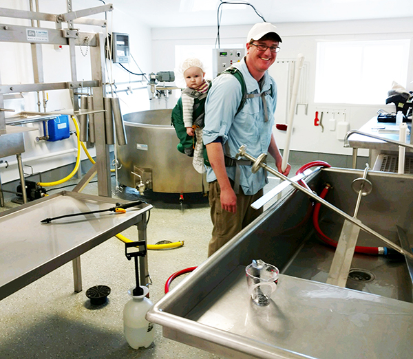 061818600pxffcheesemakerdavidvanpeltintheheritagehomesteadcheesecreamery